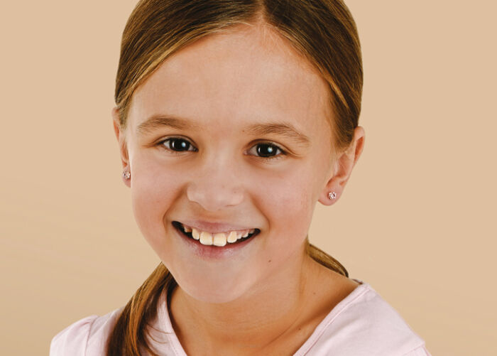 How does the Blomdahl safe ear piercing system work?